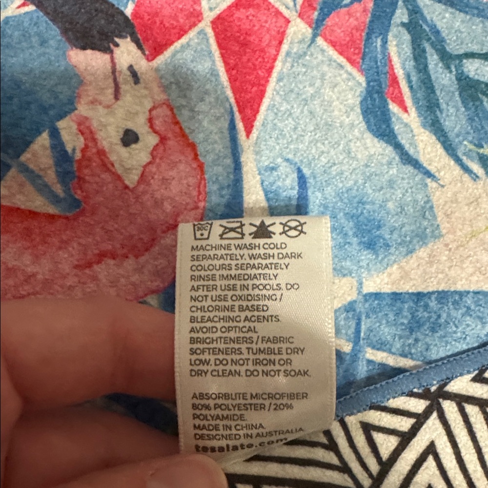Tesalate Beach Towel 61.5" x 30" - Picture 4 of 4